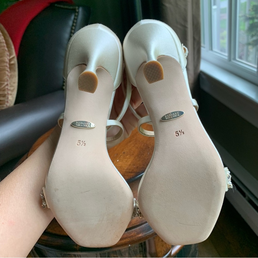 NIB New Badgley Mischka Ivory White Satin Jeweled Wedding Heels Sandals Sz 5.5 - Picture 6 of 6